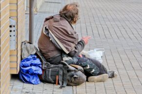 Qui sont ces deux millions de Français « super pauvres » ?