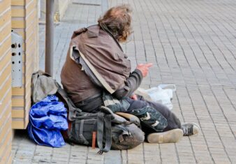 Qui sont ces deux millions de Français « super pauvres » ?